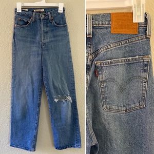 Levi’s Ribcage Straight Jeans